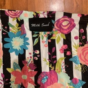 Milk snob car seat/nursing cover